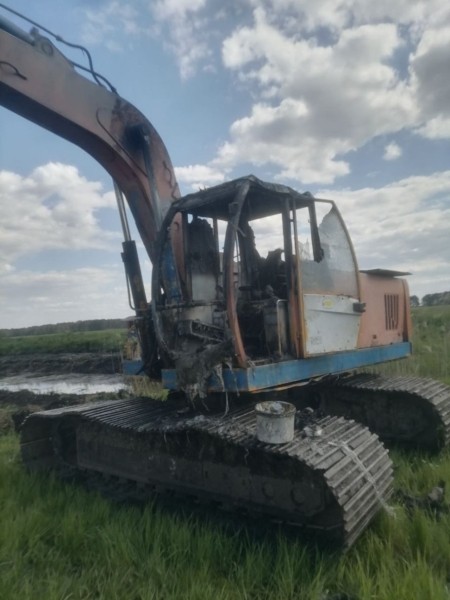 Дом и экскаватор горели в Пинском районе