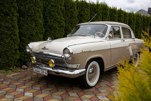 Посмотрите, какую «Волгу» отыскали в гараже у белоруса