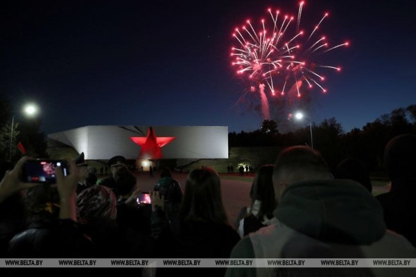 Праздничным салютом завершилось празднование Дня Победы в Бресте Праздничным салютом завершилось празднование Дня Победы в Бресте