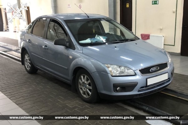 Гражданин России спрятал 4,2 кг гашиша в оборудованном за обшивкой сиденья автомобиля тайнике. Случай на границе в Бресте