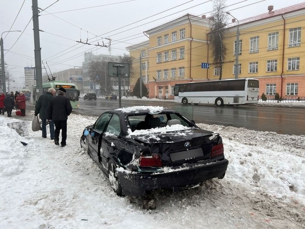 Водителя BMW, сбившего трех человек на тротуаре, осудили. Приговор