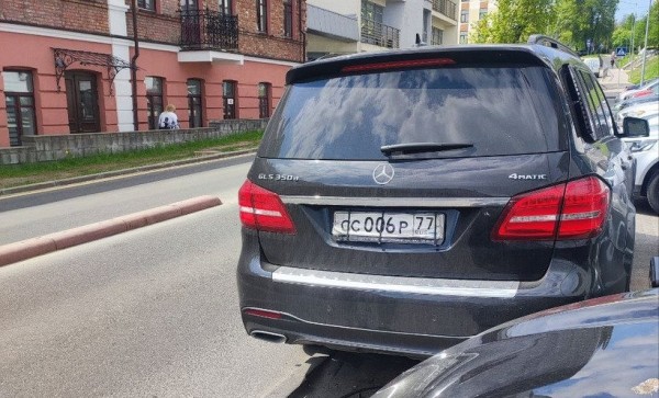 У вас номер отклеился. Странные метаморфозы с табличками У вас номер отклеился. Странные метаморфозы с табличками