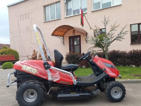 Брестский «Коммунальник» пополнился двумя новыми газонокосилками Брестский «Коммунальник» пополнился двумя новыми газонокосилками