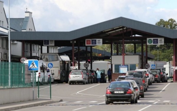 Двое пьяных белорусов поехали в Литву – на границе их не пропустили