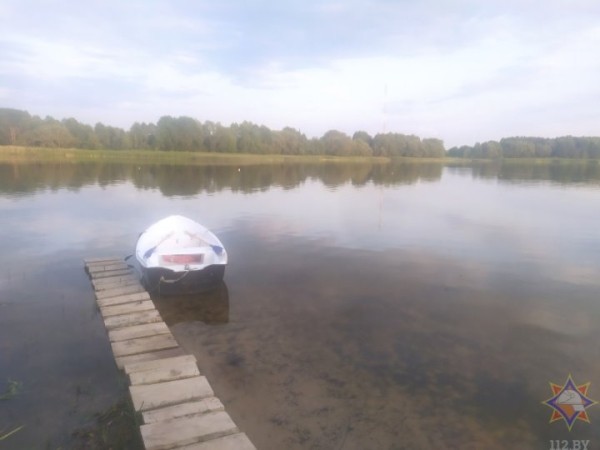 Мальчик нырнул и увидел под водой тело утонувшей девочки