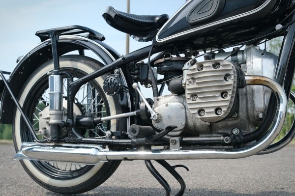 «Урал М-72», на который потратили $4 700. Белорус вдохнул жизнь в 68-летний советский байк «Урал М-72», на который потратили $4 700. Белорус вдохнул жизнь в 68-летний советский байк