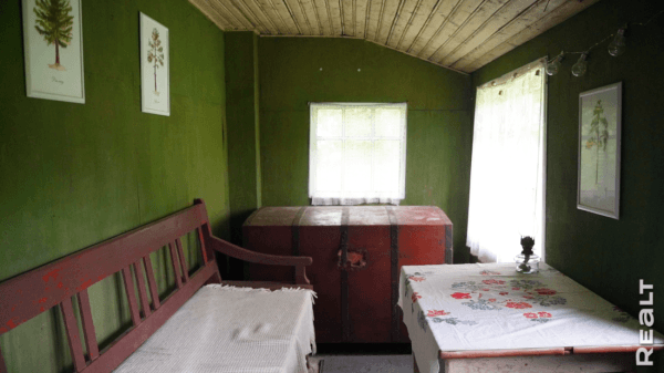 «Первое время спала в обнимку с кочергой». Белоруска сберегла столетний семейный дом — и не жалеет