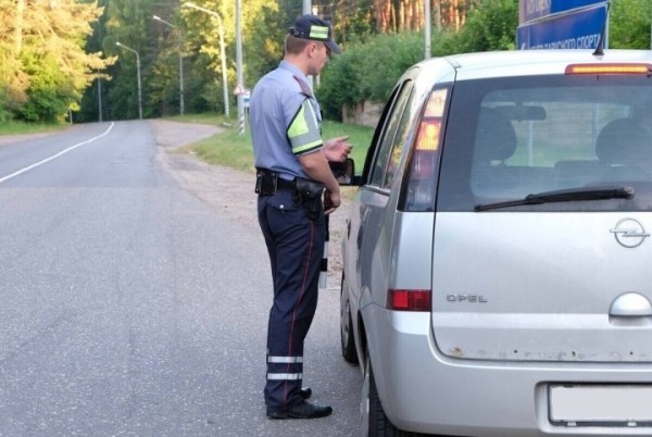 Под Гродно водитель сам признался ГАИ, что едет без прав. Смягчило ли это наказание? Под Гродно водитель сам признался ГАИ, что едет без прав. Смягчило ли это наказание?