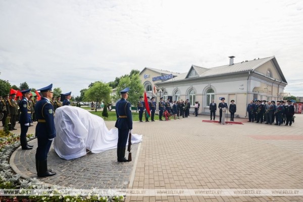 Памятный знак жертвам геноцида открыли на станции Барановичи-Центральные Памятный знак жертвам геноцида открыли на станции Барановичи-Центральные
