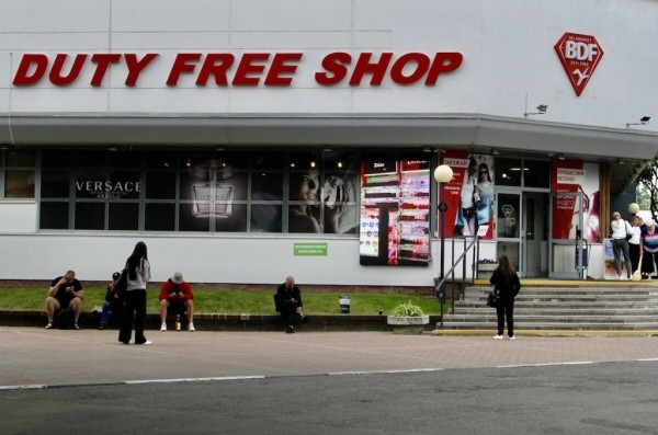 «Одни по 20 часов стоят, другие за ночь $500 делают». Репортаж из пункта пропуска «Брест — Тересполь»