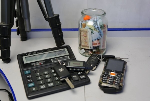 «Она стоила $16 900, но 300 долларов нам сбросили». Белорусы купили внедорожник в автохаусе — остались без денег и машины «Она стоила $16 900, но 300 долларов нам сбросили». Белорусы купили внедорожник в автохаусе — остались без денег и машины