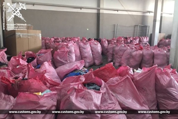 Брестские таможенники задержали на границе 40 тонн одежды из Германии и Польши