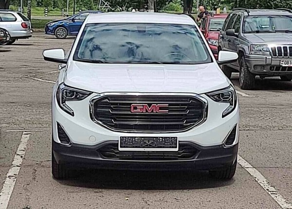 «Она стоила $16 900, но 300 долларов нам сбросили». Белорусы купили внедорожник в автохаусе — остались без денег и машины «Она стоила $16 900, но 300 долларов нам сбросили». Белорусы купили внедорожник в автохаусе — остались без денег и машины