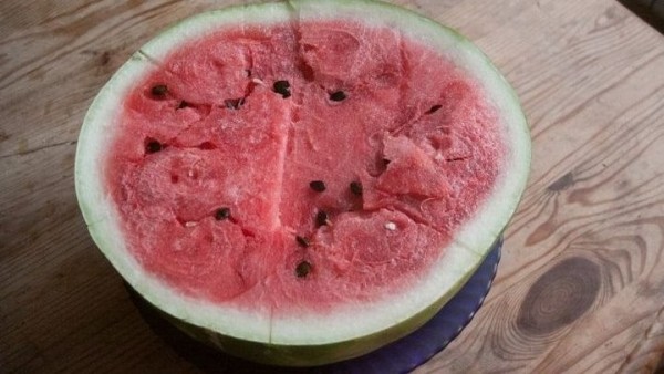 Можно ли есть арбуз вместе с косточками? Можно ли есть арбуз вместе с косточками?