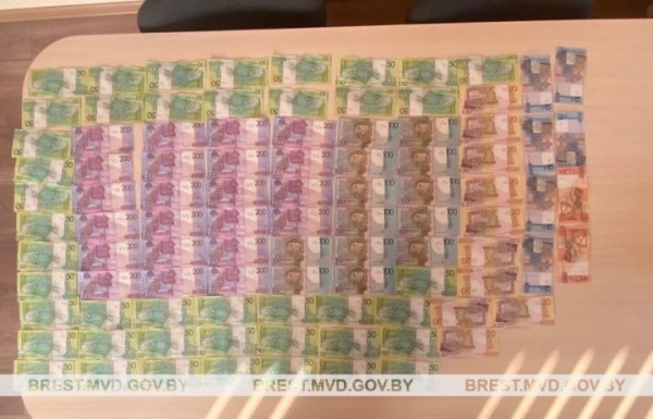 Валютчик с крупной денежной суммой задержан в Иваново