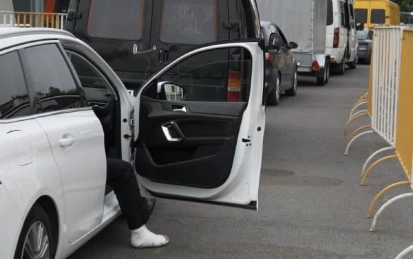 «Одни по 20 часов стоят, другие за ночь $500 делают». Репортаж из пункта пропуска «Брест — Тересполь»