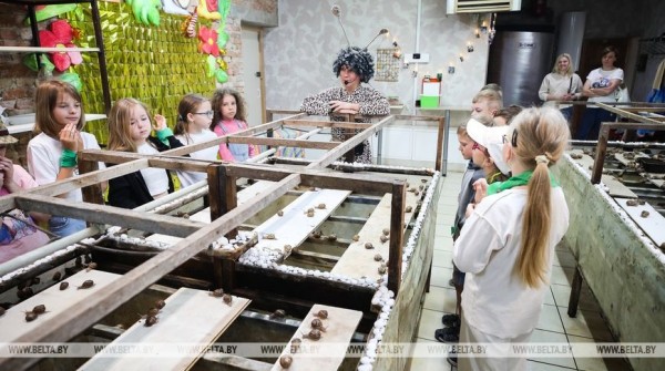 Устроить гонки и попробовать деликатесы предлагают туристам на улиточной ферме в Брестском районе