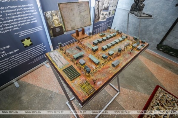 Памятный знак жертвам геноцида открыли на станции Барановичи-Центральные Памятный знак жертвам геноцида открыли на станции Барановичи-Центральные