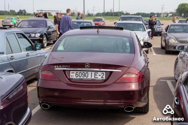 «Нет года выпуска, есть состояние». В Беларуси владельцы старых Mercedes собрались на большую встречу