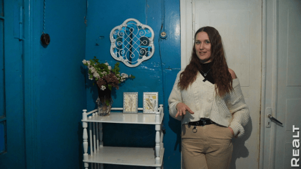 «Первое время спала в обнимку с кочергой». Белоруска сберегла столетний семейный дом — и не жалеет