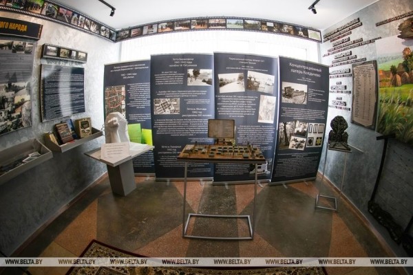 Памятный знак жертвам геноцида открыли на станции Барановичи-Центральные Памятный знак жертвам геноцида открыли на станции Барановичи-Центральные