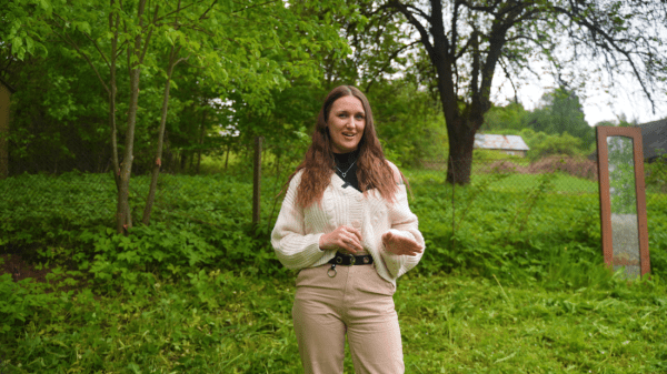 «Первое время спала в обнимку с кочергой». Белоруска сберегла столетний семейный дом — и не жалеет