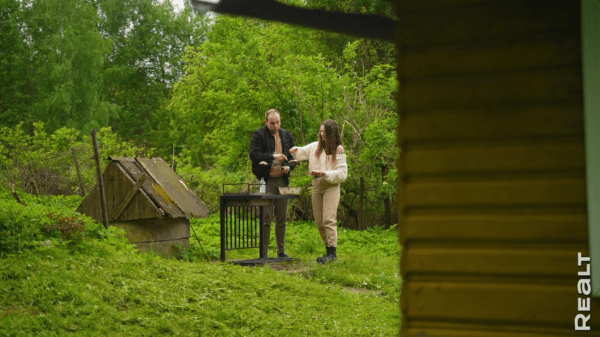 «Первое время спала в обнимку с кочергой». Белоруска сберегла столетний семейный дом — и не жалеет