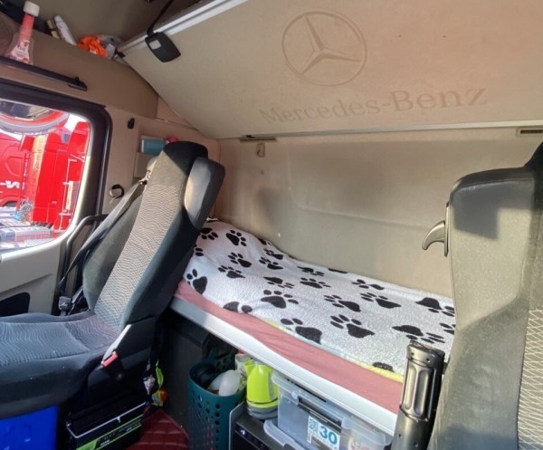 «После такой работы многие разводятся». Белоруска ушла в дальнобой вслед за мужем