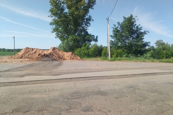 Асфальтируют дорогу из Клейников в Непли под Брестом Асфальтируют дорогу из Клейников в Непли под Брестом