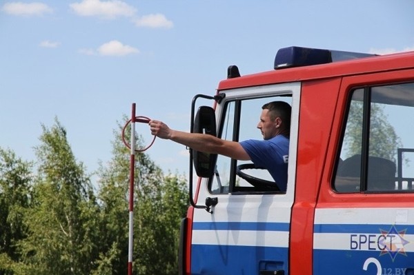 Марш спасателей и выставка раритетной техники. Брест отметит юбилей пожарной службы