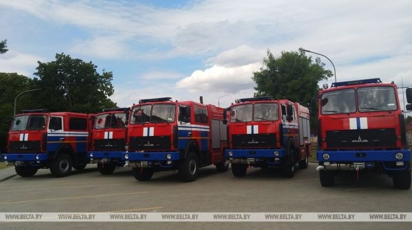 Пять новых пожарных автоцистерн переданы в гарнизоны МЧС Брестской области
