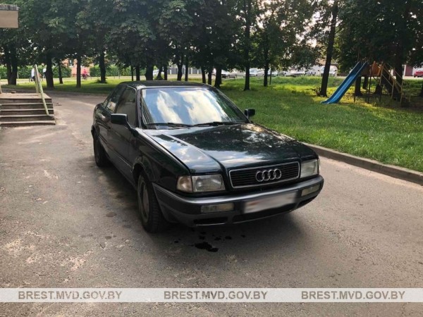 В Малорите подростки угнали со стоянки во дворе «Ауди»