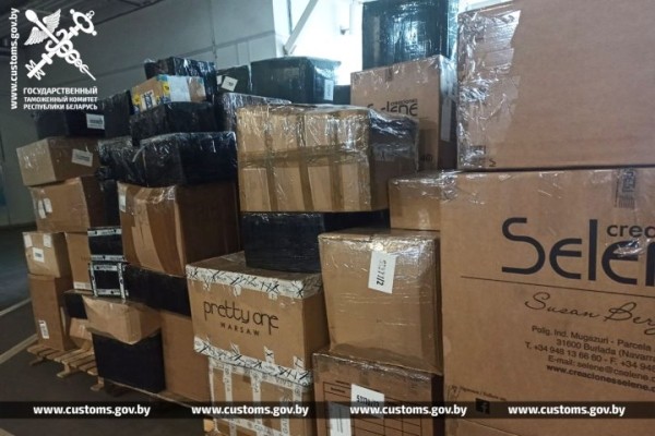 Брестские таможенники пресекли незаконный ввоз косметики почти на 125 тысяч рублей