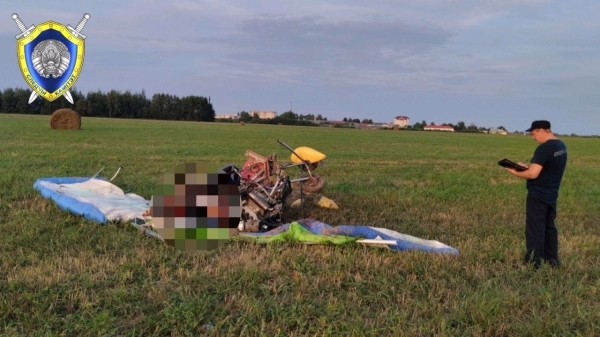 В Беларуси упал мотодельтаплан - погибли 2 человека В Беларуси упал мотодельтаплан - погибли 2 человека