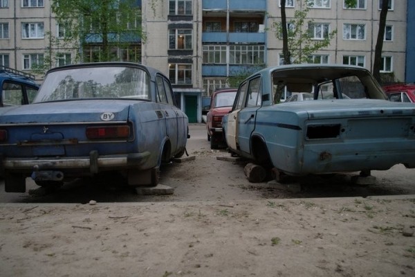 Белорус продал чужой «ВАЗ», который длительное время стоял на стоянке у торгового центра