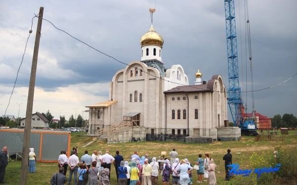 На храме Святой Валентины Минской в Барановичах водрузили центральный купол