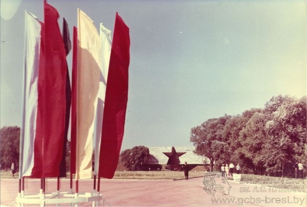 25 сентября 1971 был торжественно открыт мемориальный комплекс «Брестская крепость-герой»