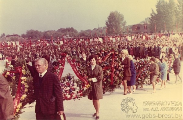 25 сентября 1971 был торжественно открыт мемориальный комплекс «Брестская крепость-герой»