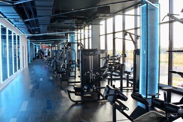 «GYM Express» на Варшавском шоссе - первый круглосуточный фитнес-клуб в Бресте. Высокотехнологичные тренажеры, финская сауна, бесплатная экскурсия, неоновый интерьер
