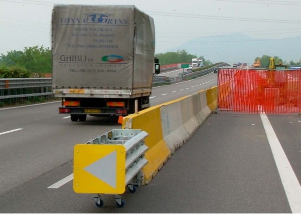 «Это не отбойник, это шампур»: что говорят белорусы о страшной аварии на трассе М6. Другие случаи и как решить проблему?