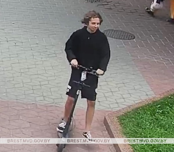 В Бресте милиция ищет парня на самокате В Бресте милиция ищет парня на самокате