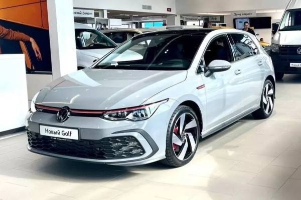 У белорусских дилеров появились «официальные» VW Golf – объявлены цены У белорусских дилеров появились «официальные» VW Golf – объявлены цены