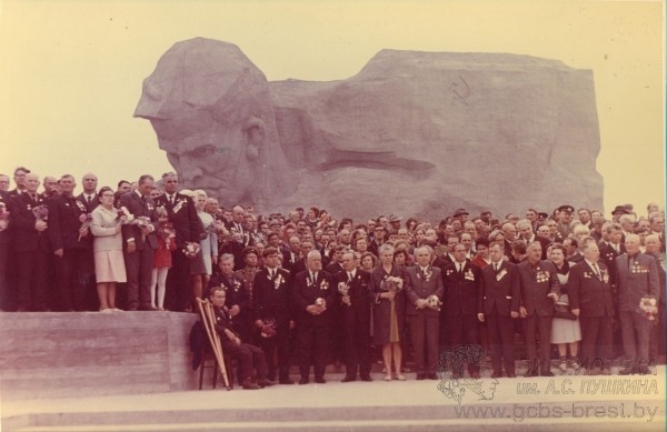 25 сентября 1971 был торжественно открыт мемориальный комплекс «Брестская крепость-герой»