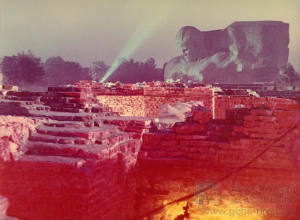 25 сентября 1971 был торжественно открыт мемориальный комплекс «Брестская крепость-герой»