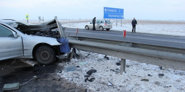 «Это не отбойник, это шампур»: что говорят белорусы о страшной аварии на трассе М6. Другие случаи и как решить проблему?