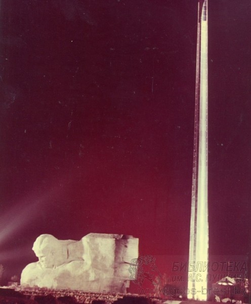 25 сентября 1971 был торжественно открыт мемориальный комплекс «Брестская крепость-герой»