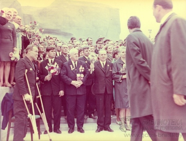 25 сентября 1971 был торжественно открыт мемориальный комплекс «Брестская крепость-герой»
