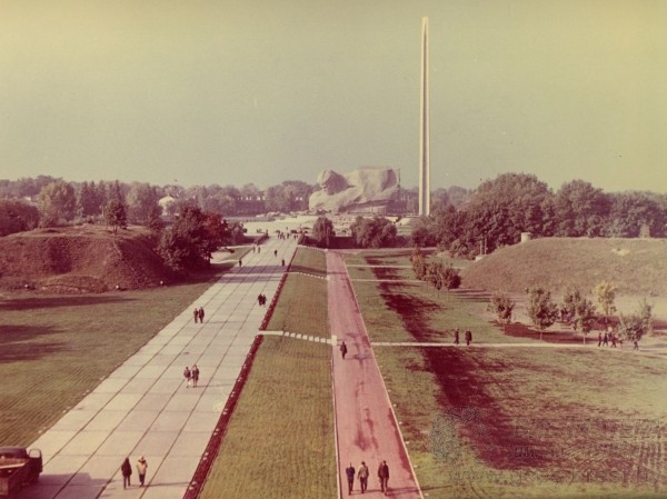 25 сентября 1971 был торжественно открыт мемориальный комплекс «Брестская крепость-герой»