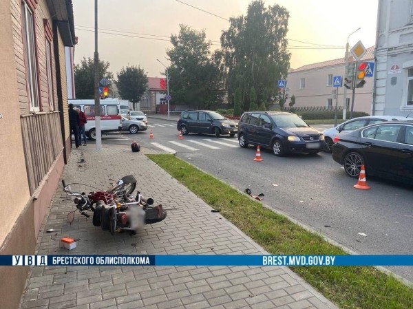 В Пинске произошло ДТП с участием авто и мото В Пинске произошло ДТП с участием авто и мото