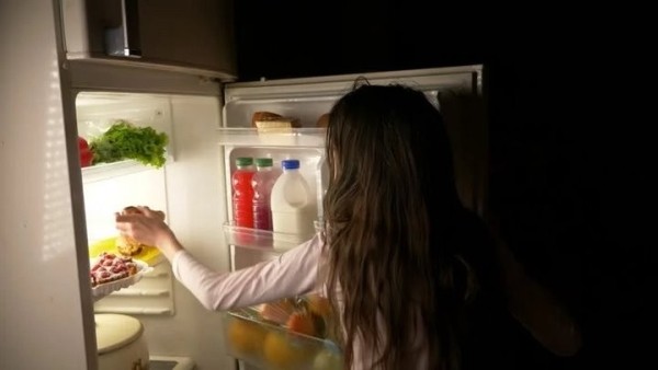 Почему нельзя кушать перед сном?